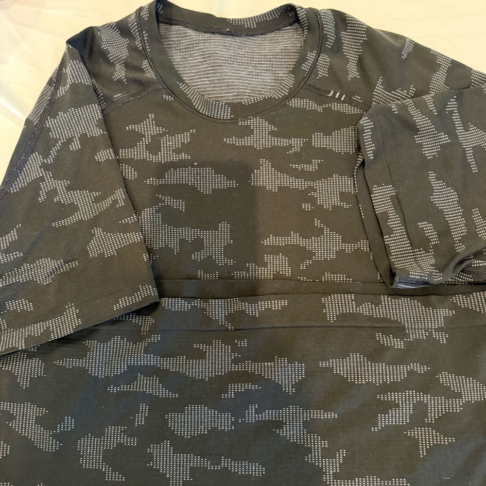Lululemon Men's Camouflage T-Shirt